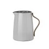Stelton Isolierkanne Tee 1 L Emma Grau -Zieher Shop Isolierkanne 1l Emma Tee hellgrau 1 600x600 ID337557 ecbb3b70c717a9255a8a7aaaf70d59d6